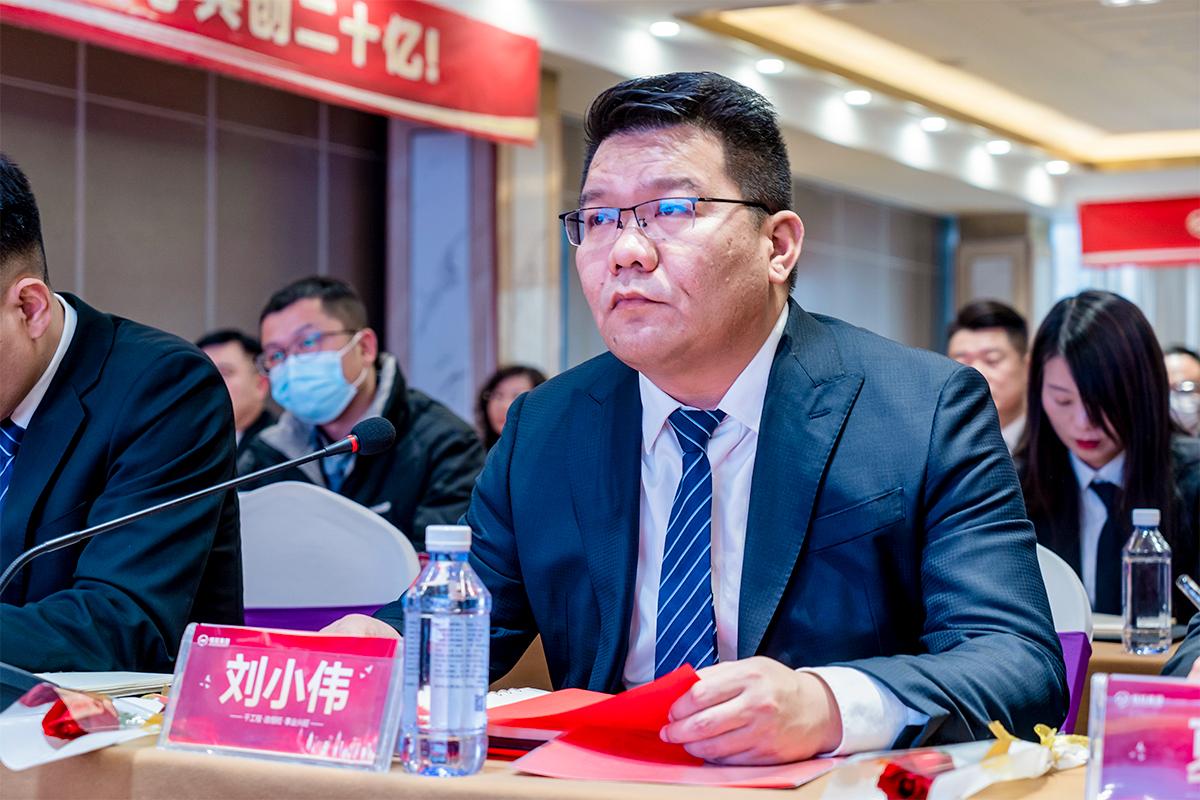 副總(zǒng)經理劉小(xiao)偉