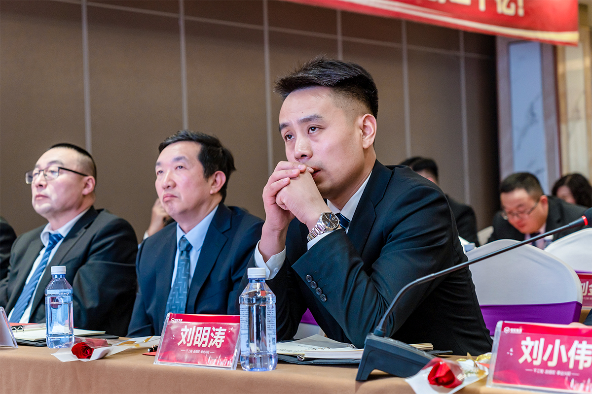 董事長(zhǎng)、總經理劉(liu)明濤