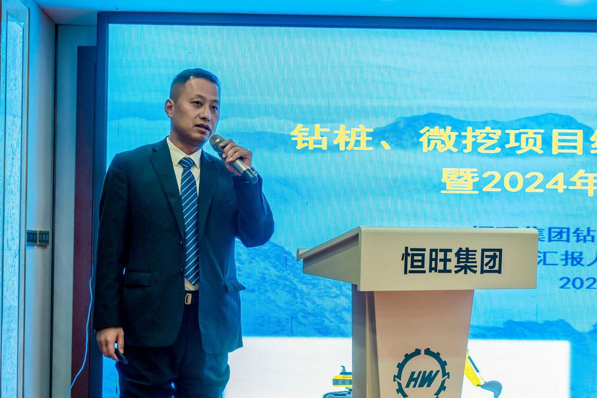 鑽(zuan)樁研究所(suǒ)所長劉緒(xu)光