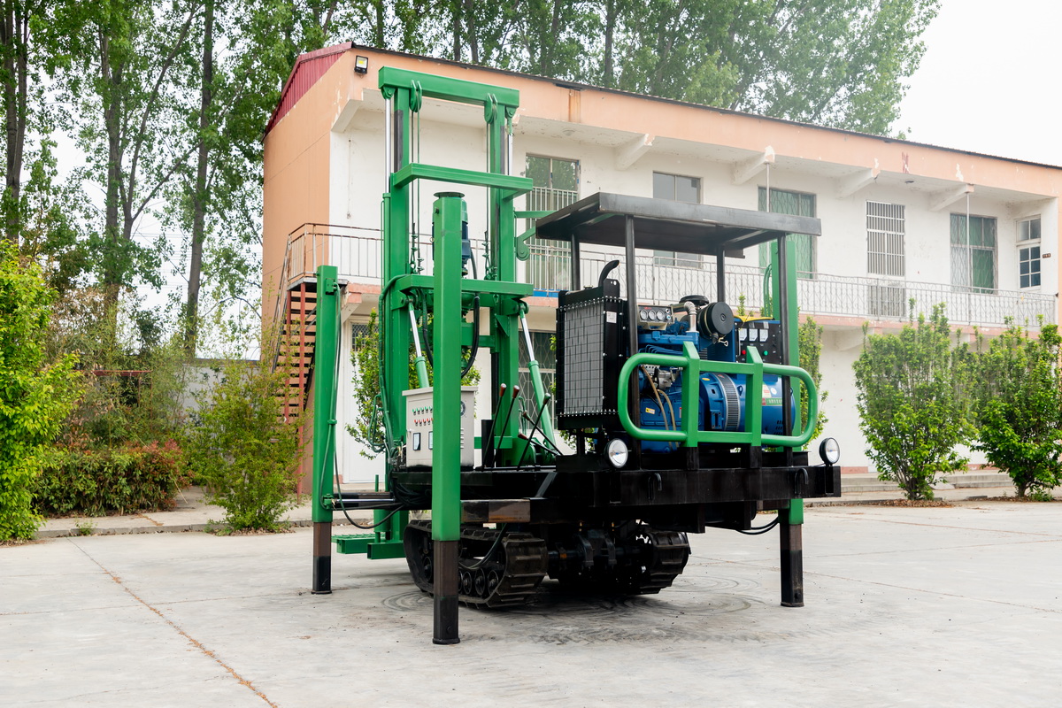 5寸橡(xiang)膠履帶鑽(zuàn)機