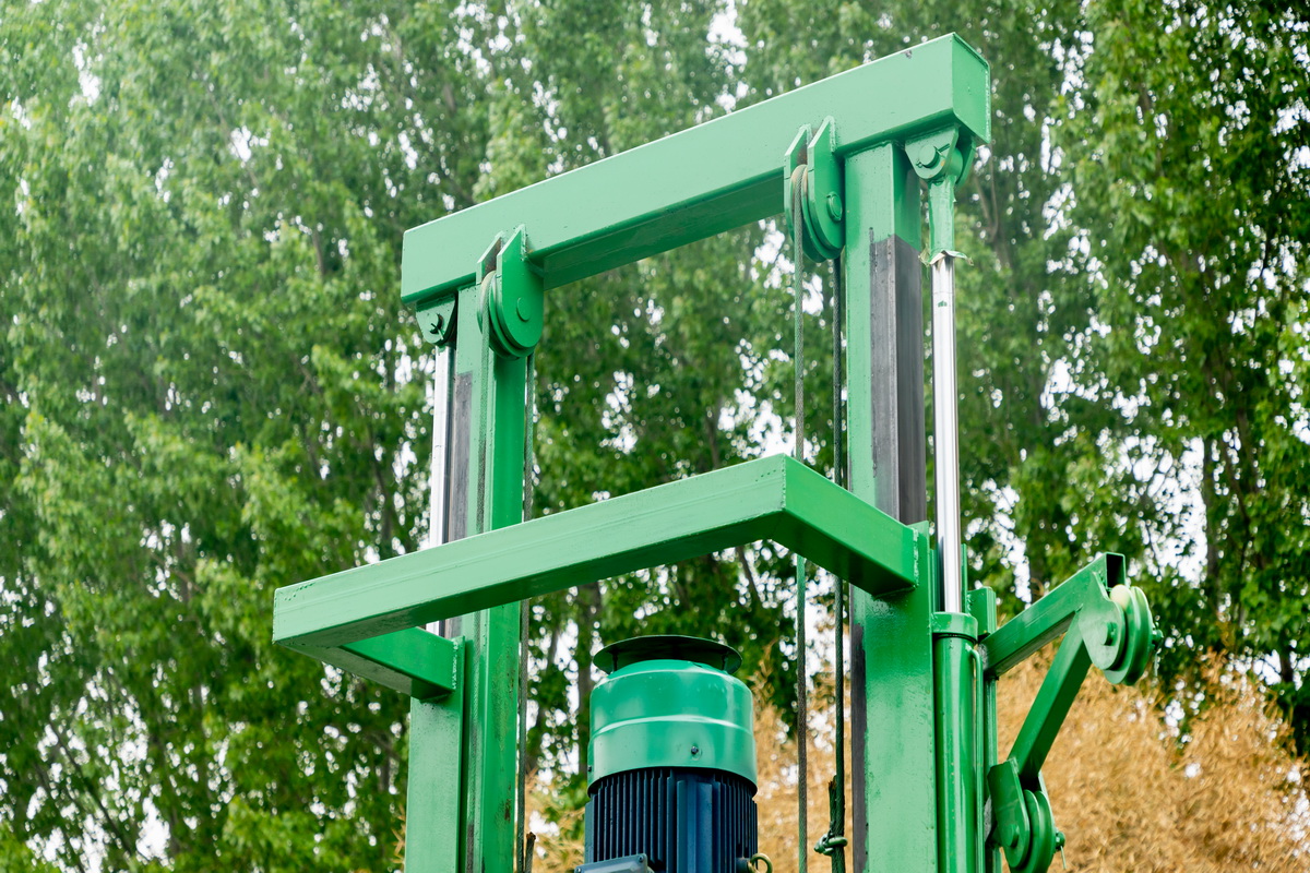 5寸(cun)橡膠履帶(dài)鑽機