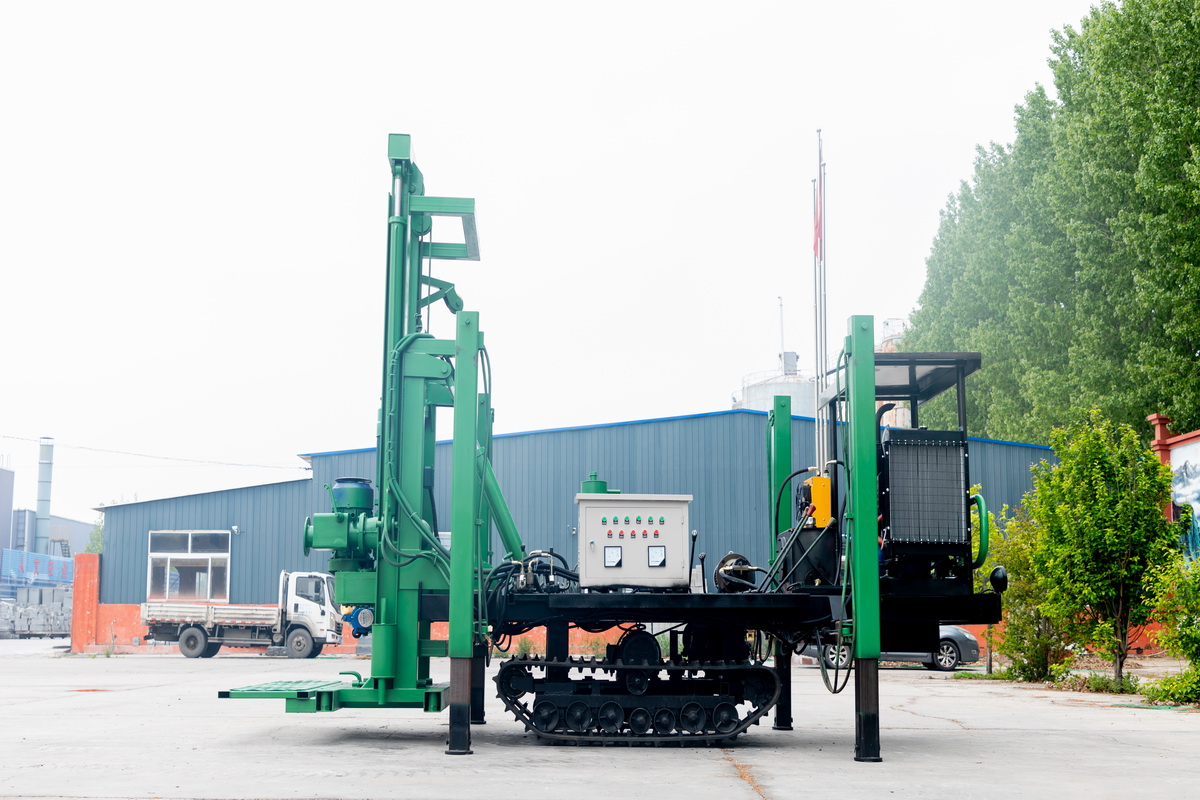 5寸橡(xiang)膠履帶鑽(zuan)機