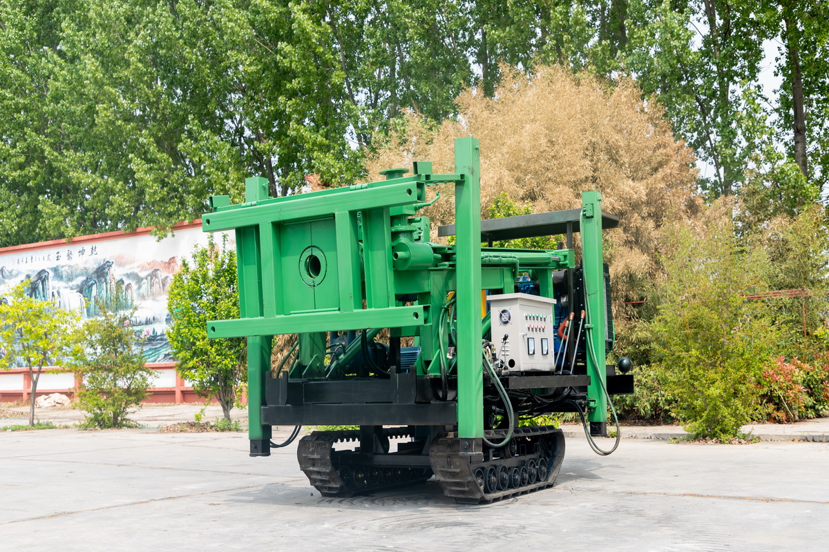 5寸橡膠(jiāo)履帶鑽機(ji)