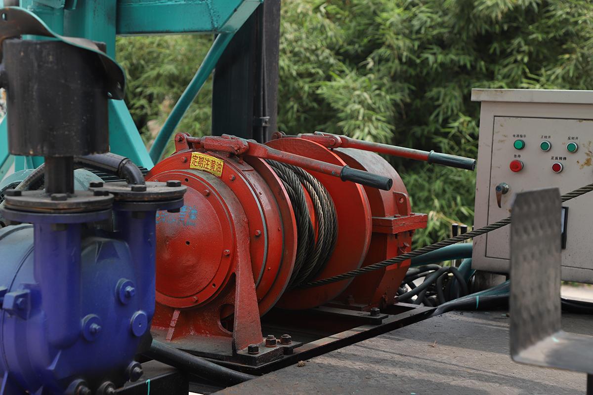 6寸鋼(gāng)履帶反(fan)循環鑽(zuan)機