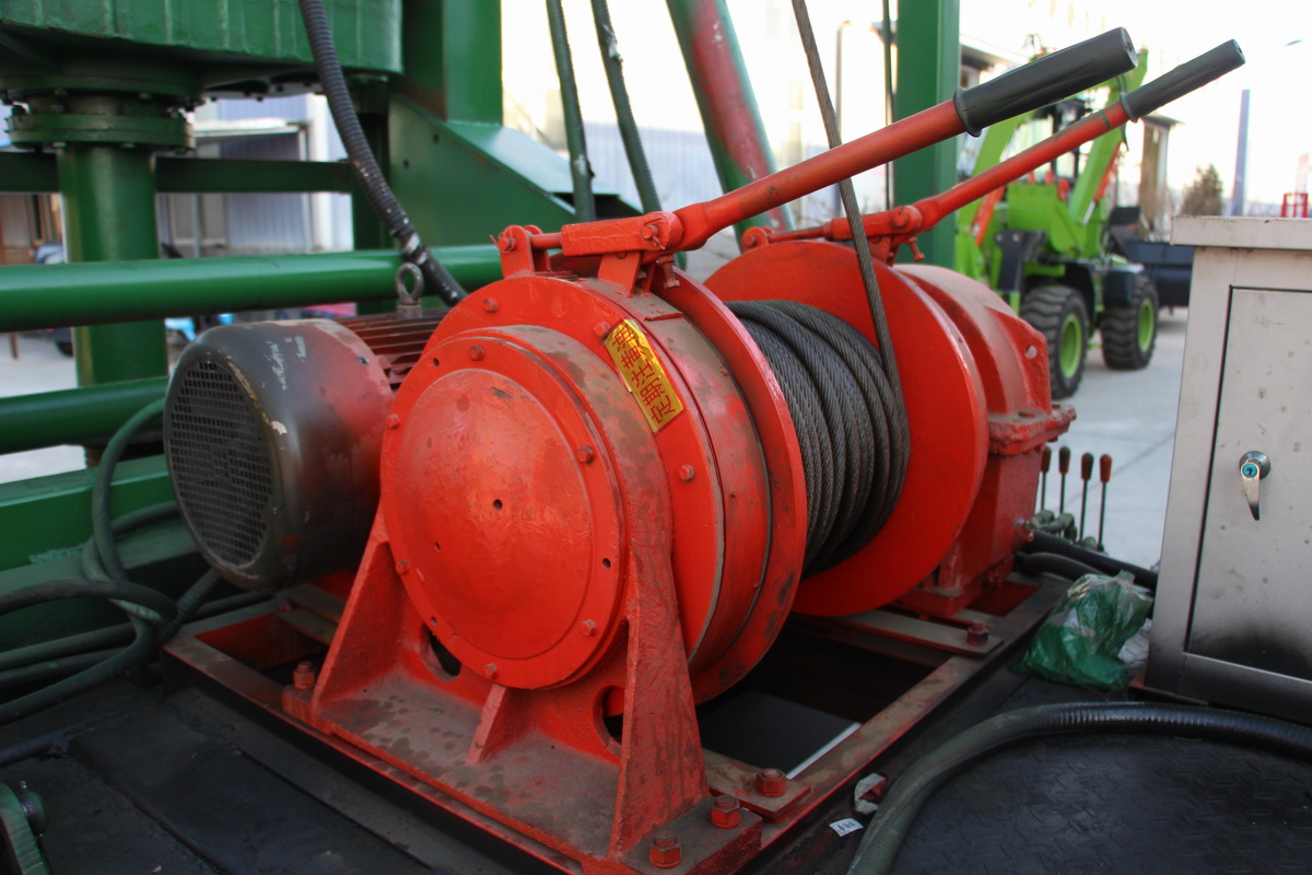 7寸鋼履帶(dai)反循環鑽(zuan)機