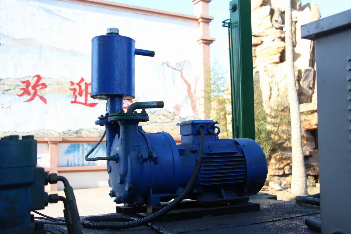 7寸鋼(gāng)履帶反循(xún)環鑽機