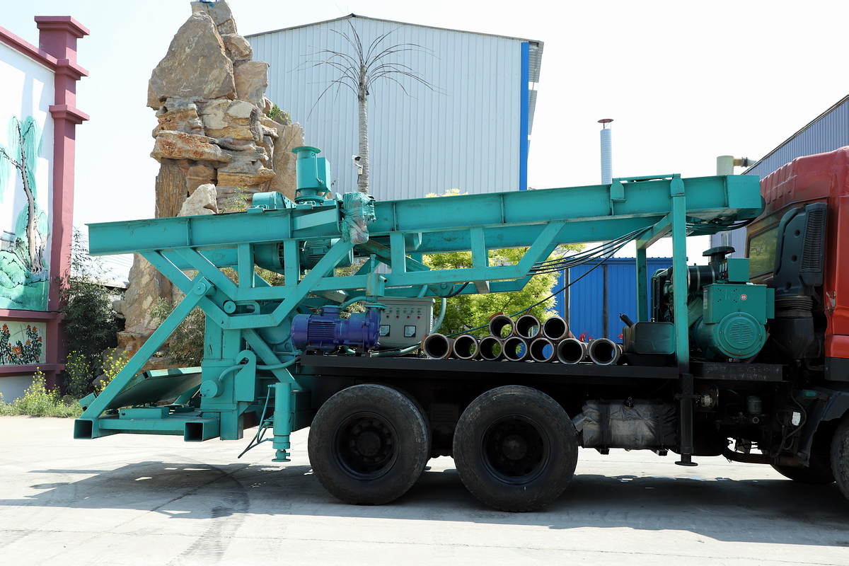 8寸後八輪汽(qi)車鑽機