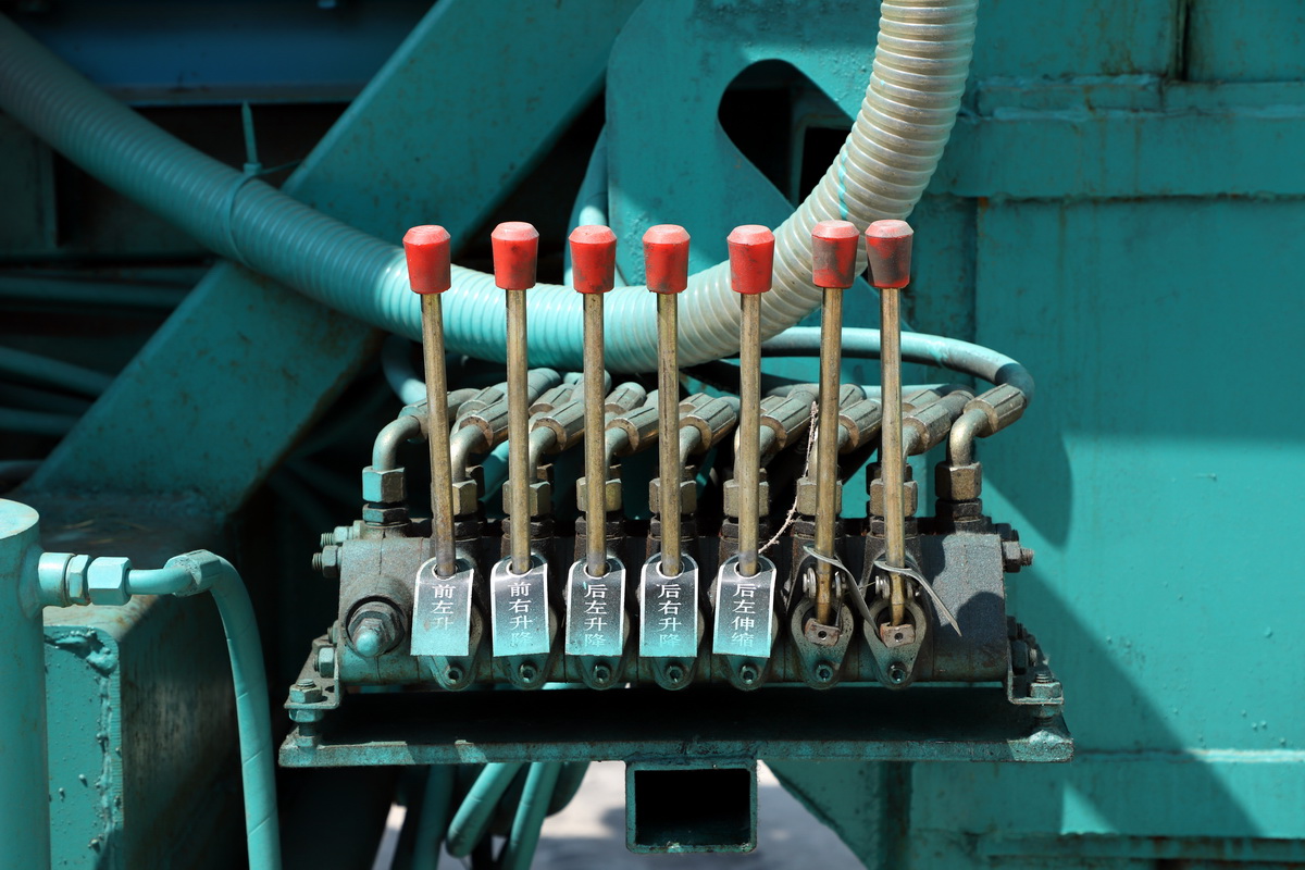 8寸後(hòu)八輪汽車鑽(zuàn)機